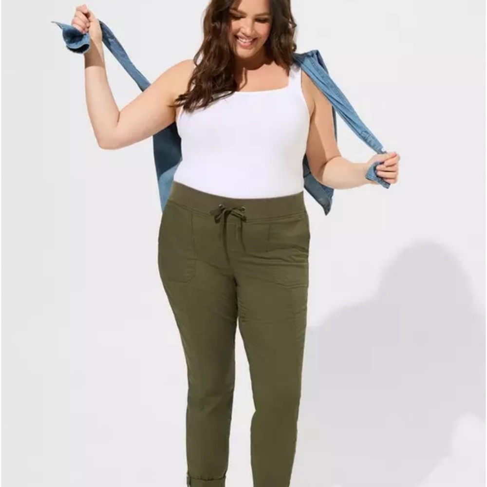 NWT Torrid Pull-On Convertible Poplin Crop Pant – Deep Depths - Size 0